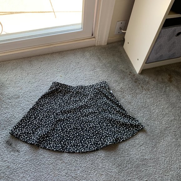 πNWT forever 21 floral skate skirtπ - Picture 6 of 10